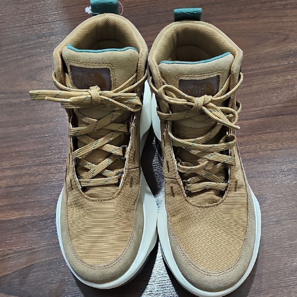 The North Face women’s halseigh hiker